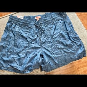 EVRI chambray drawstring pocket shorts